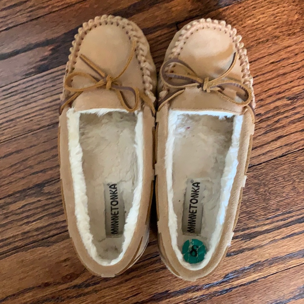 Minnetonka women’s slippers